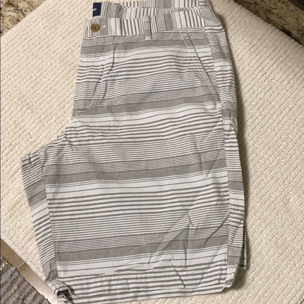 GAP men’s striped shorts